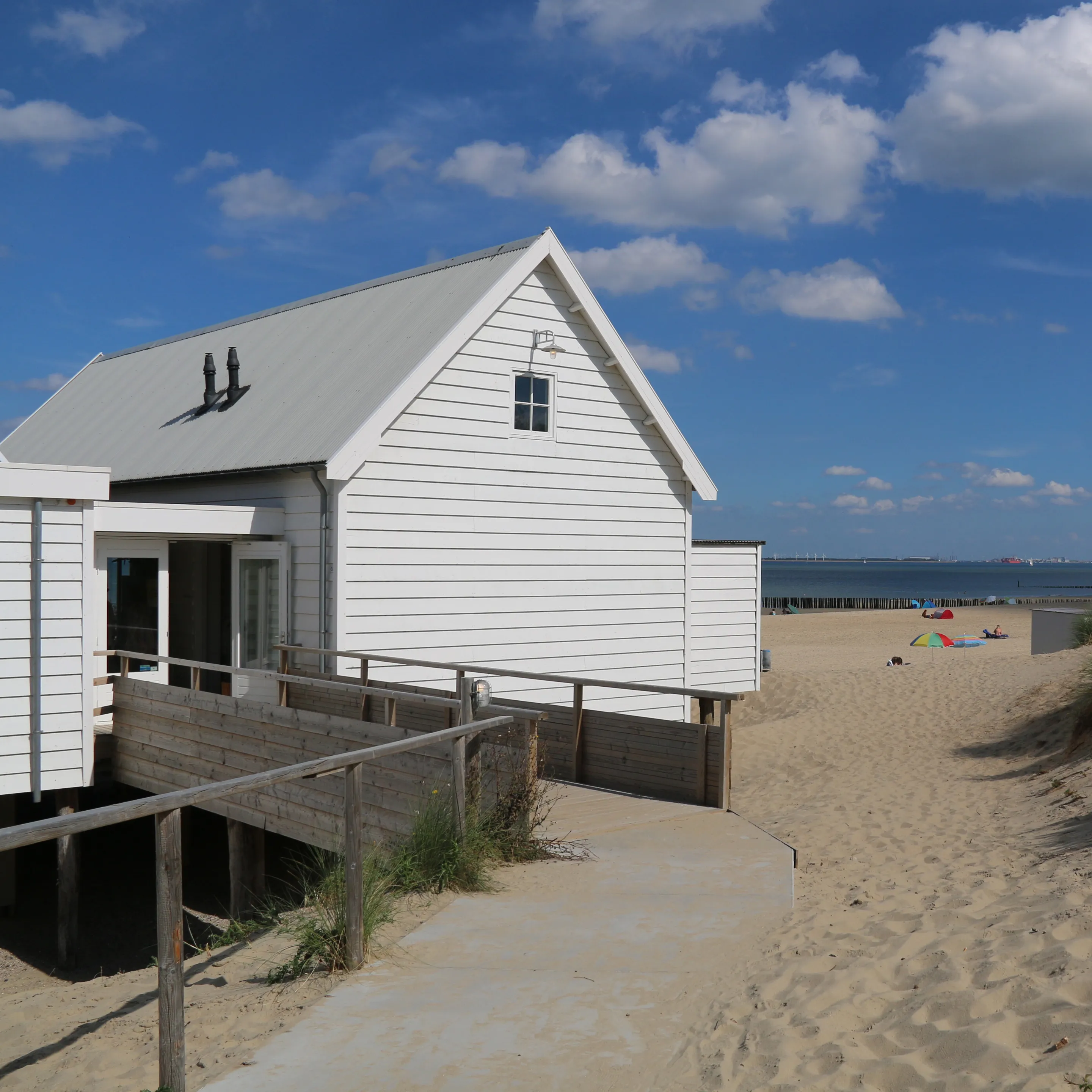 Strandpaviljoen Loods 10